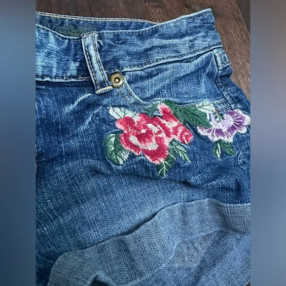 Express Floral Embroidered Shorts - Picture 3 of 7